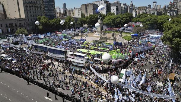 Argentinian unio<em></em>ns hold general strike in protest at Milei’s eco<em></em>nomic reforms