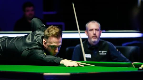 Judd Trump capitalised when Mark Williams missed a red in the final f<em></em>rame