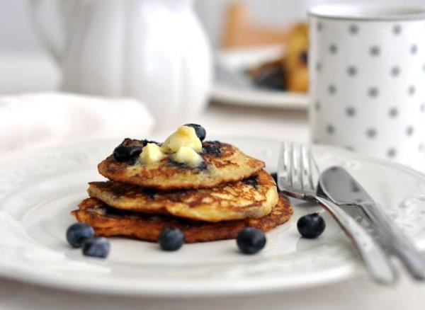 pancakes with fresh blueberries