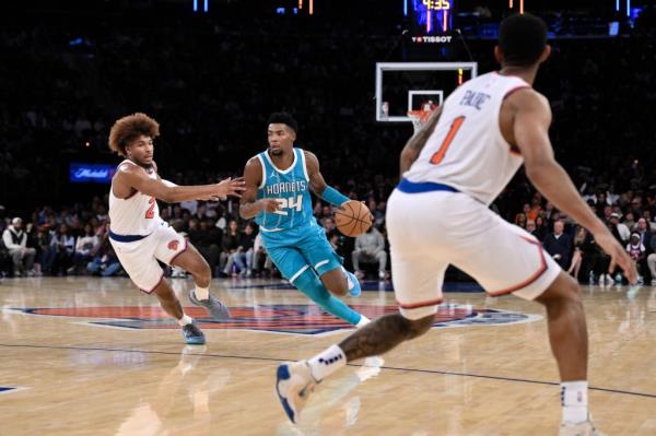 Hornets forward Brandon Miller (24) drives past New York Knicks guard Miles McBride (2) and New York Knicks guard Cameron Payne