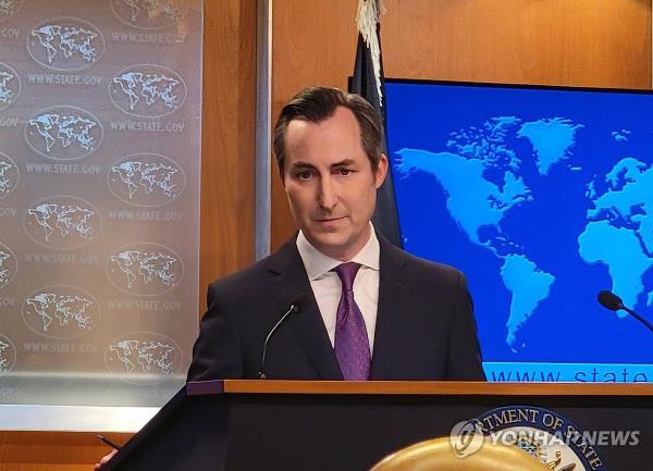 This photo, taken on Feb. 27, 2024, shows U.S. State Department spokesperson Matthew Miller speaking during a press briefing at the department in Washington. (Yonhap)