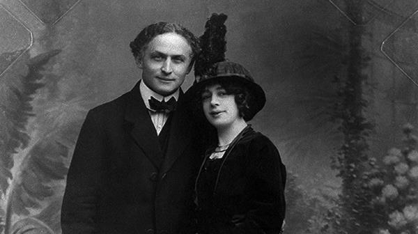 1913 portrait of Harry and Beatrice Houdini